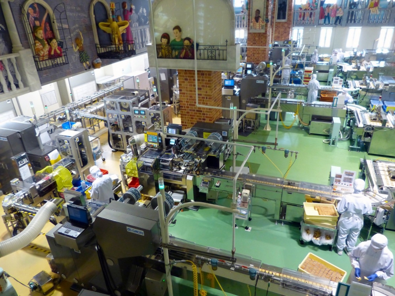 chocolaterie-CASTAGNIERS-min_japan_sapporo_chocolate_factory_label_packaging_cookie_machine_operators-961509